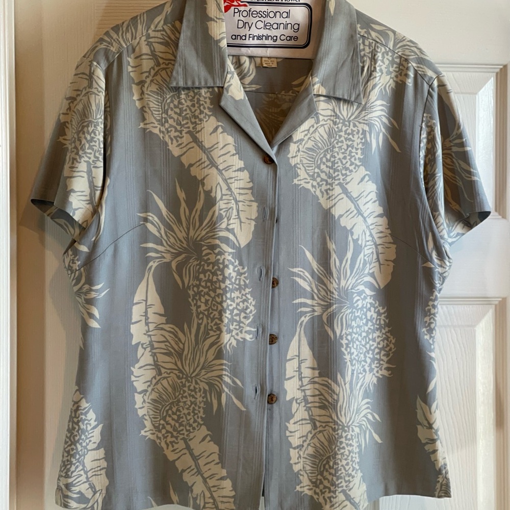 Hilo Hattie White and Blue 100% Silk Button Down Shirt with Tropical Print